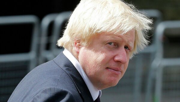 London Mayor Boris Johnson leaves Westminster Abbey after attending a thanksgiving service on the final day of 70th anniversary Victory in Europe (VE) day commemorations in central London May 10, 2015. - Sputnik Mundo