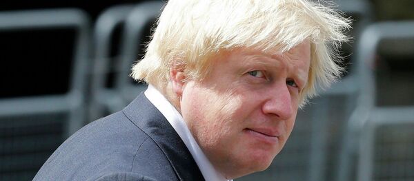 London Mayor Boris Johnson leaves Westminster Abbey after attending a thanksgiving service on the final day of 70th anniversary Victory in Europe (VE) day commemorations in central London May 10, 2015. - Sputnik Mundo