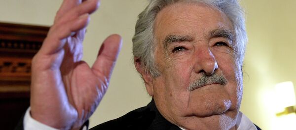 José Mujica en el lanzamiento de su libro en Roma (archivo) - Sputnik Mundo