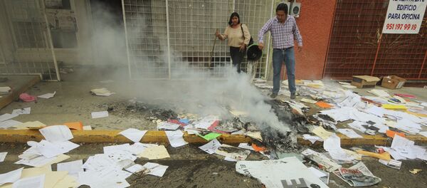 Maestros destruyen 10.000 boletas electorales en el sur de México - Sputnik Mundo