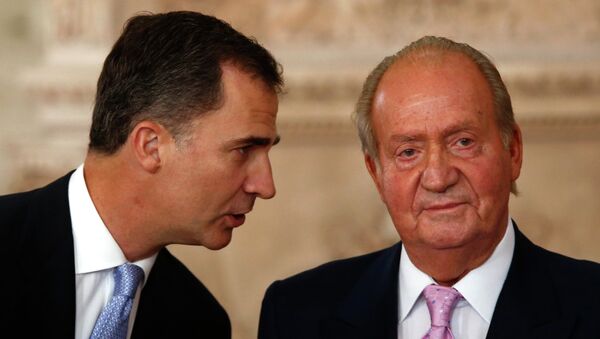 Rey Felipe VI y su padre Juan Carlos I - Sputnik Mundo