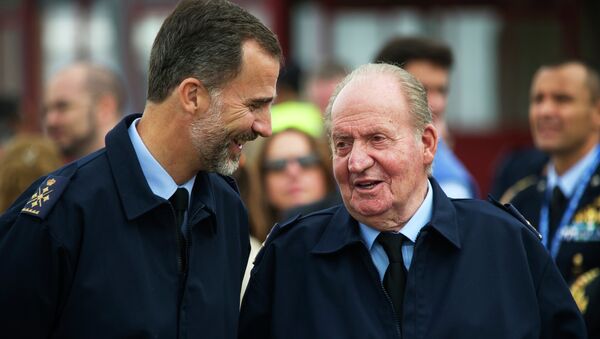 Rey Felipe VI y su padre Juan Carlos I - Sputnik Mundo