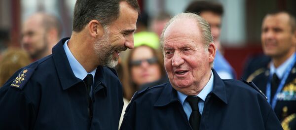 Rey Felipe VI y su padre Juan Carlos I - Sputnik Mundo