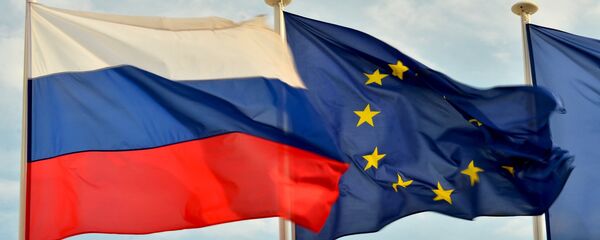 Banderas de Rusia y de la UE Banderas de Rusia y de la UE - Sputnik Mundo