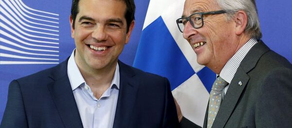 Alexis Tsipras, primer ministro de Grecia y Jean-Claude Juncker, presidente de la Comisión Europea - Sputnik Mundo