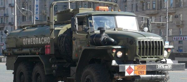 Cisterna sobre la plataforma del Ural-4320 - Sputnik Mundo