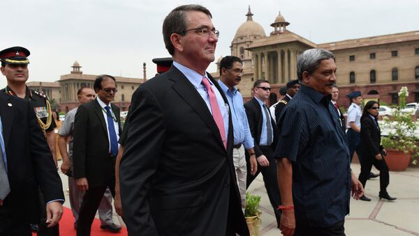 Secretario de Defensa de EEUU Ashton Carter y secretario de Defensa de India Manohar Parrikar - Sputnik Mundo