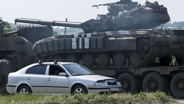 Tanques ucranianos en Donbás - Sputnik Mundo