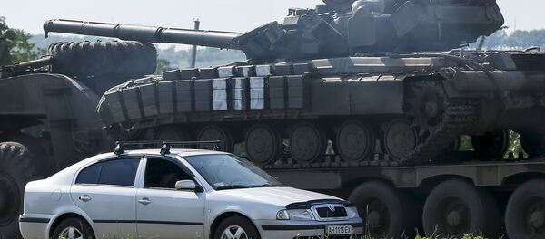 Tanques ucranianos en Donbás - Sputnik Mundo