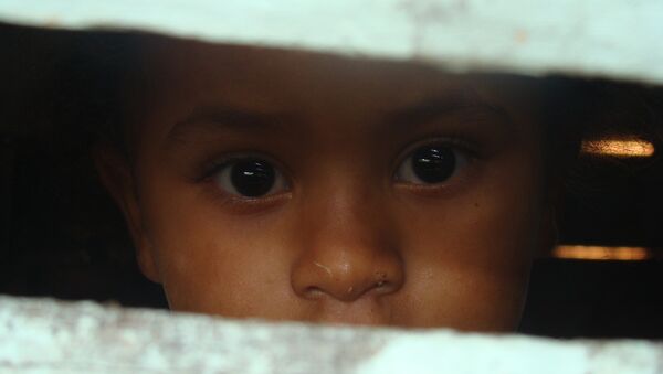 Niña de una provincia pobre dominicana - Sputnik Mundo