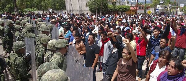 Situación cerca del Instituto Nacional Electoral en la ciudad Huajuapan de Leon - Sputnik Mundo