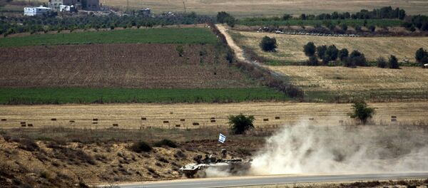 Vehículo blindado israelí cerca de la Franja de Gaza durante los ejercicios militares - Sputnik Mundo