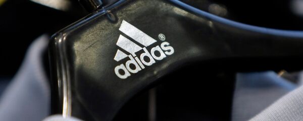 Adidas - Sputnik Mundo