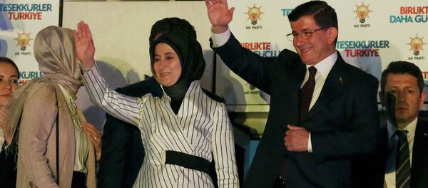 Primer ministro de Turquía Ahmet Davutoglu con su esposa Sare - Sputnik Mundo
