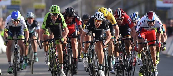 Participantes de una carrera ciclista de la UCI World Tour (archivo) Participantes de una carrera ciclista de la UCI World Tour (archivo) - Sputnik Mundo