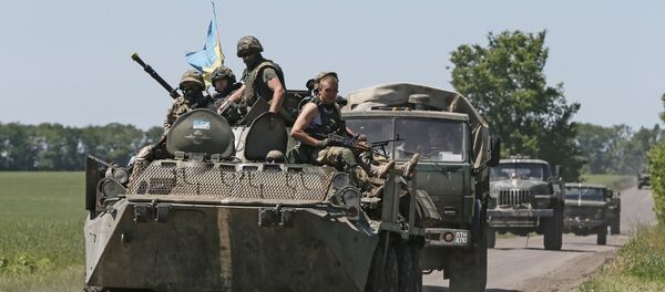 Soldados ucranianos cerca de Donetsk, 7 de junio de 2015 - Sputnik Mundo