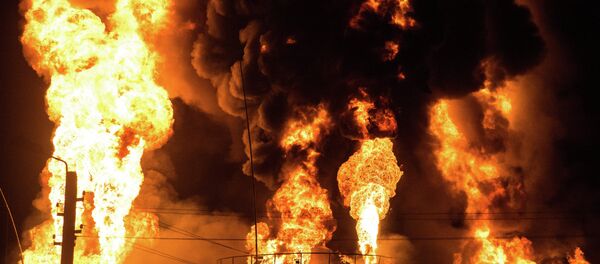 Incendio en un depósito de petróleo en Ucrania - Sputnik Mundo