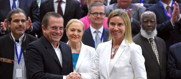 Jefa de la diplomacia europea, Federica Mogherini, y ministro de Exteriores de Ecuador, Ricardo Patino - Sputnik Mundo