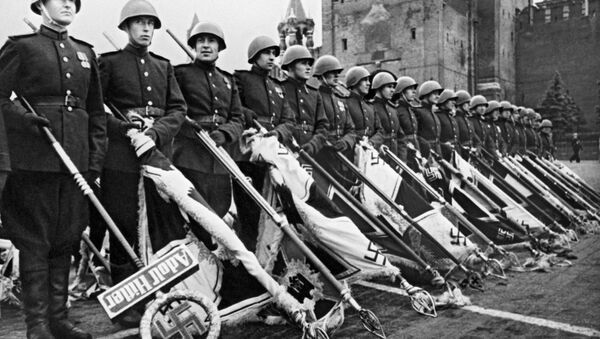 Histórico desfile de la Victoria en la Plaza Roja de Moscú, 1945 - Sputnik Mundo