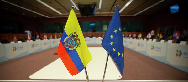 Banderas de Ecuador y la UE - Sputnik Mundo
