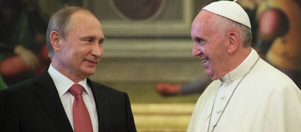 Presidente de Rusia, Vladímir Putin y papa Francisco - Sputnik Mundo