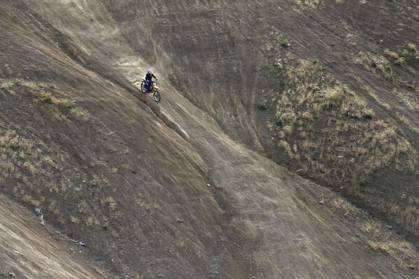 Entrenamiento de la chica iraní que monta la moto - Sputnik Mundo