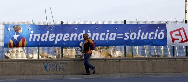 Cartel electoral en Cabrera de Mar, cerca de Barcelona - Sputnik Mundo