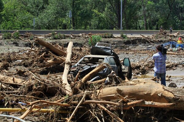 En poder de las aguas: inundaciones en Tbilisi - Sputnik Mundo