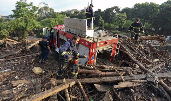 En poder de las aguas: inundaciones en Tbilisi - Sputnik Mundo