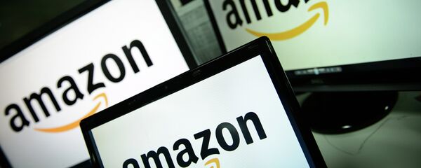 A picture shows the logo of the online retailer Amazon dispalyed on computer screens in London on December 11, 2014 - Sputnik Mundo