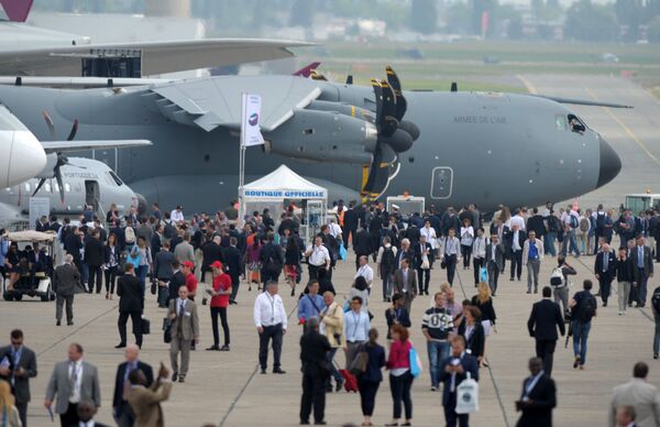 La inauguración del 51º Salón Internacional de la Aeronáutica y del Espacio de Le Bourget La inauguración del 51º Salón Internacional de la Aeronáutica y del Espacio de Le Bourget - Sputnik Mundo