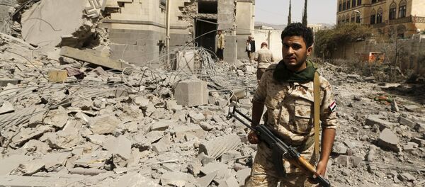 Militante hutí en Saná, Yemen, el 15 de junio, 2015 - Sputnik Mundo