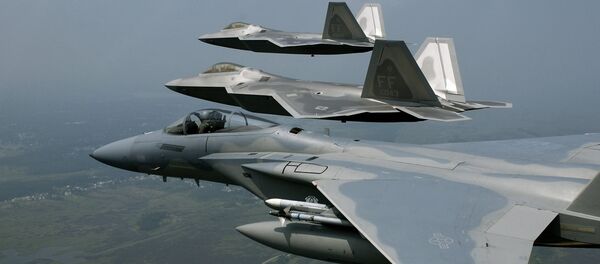 F-22 Raptors y F-15 Eagle - Sputnik Mundo