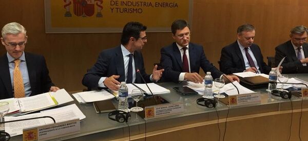 Ministro español de Industria, Energía y Turismo, José Manuel Soria y ministro de Energía de Rusia, Alexandr Nóvak Ministro español de Industria, Energía y Turismo, José Manuel Soria y ministro de Energía de Rusia, Alexandr Nóvak - Sputnik Mundo