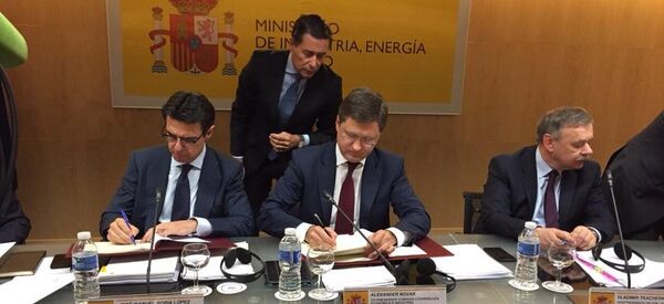 José Manuel Soria, ministro de Industria, Energía y Turismo de España y Alexandr Nóvak, ministro de Energía de Rusia José Manuel Soria, ministro de Industria, Energía y Turismo de España y Alexandr Nóvak, ministro de Energía de Rusia - Sputnik Mundo