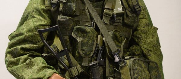 Soldado en el equipo de combate Rátnik - Sputnik Mundo