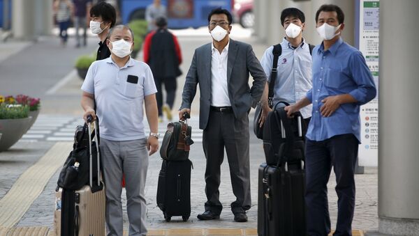 Pasajeros en el Aeropuerto Internacional de Gimpo en Seúl, Corea del Sur, el 17 de junio, 2015 - Sputnik Mundo