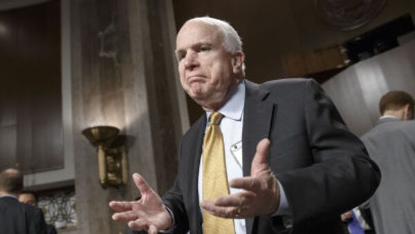 John McCain, senador de EEUU - Sputnik Mundo