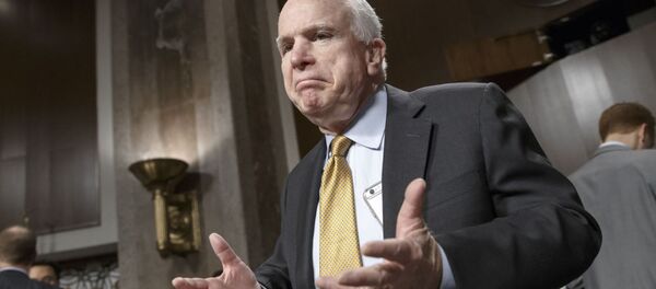 John McCain, senador de EEUU - Sputnik Mundo
