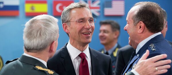Secretario general de la OTAN, Jens Stoltenberg y comandante supremo de la OTAN en Europa, Philip Breedlove - Sputnik Mundo