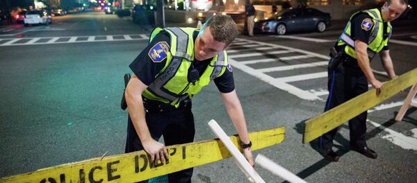 Policías en el lugar del tiroteo en Charleston - Sputnik Mundo