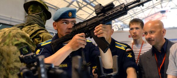 Armas de la marca Kalashnikov en el foro Army 2015 Armas de la marca Kalashnikov en el foro Army 2015 - Sputnik Mundo