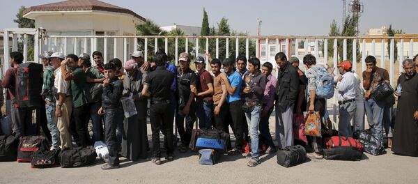 Refugiados sirios en la frontera de Turquía, el 17 de junio, 2015 - Sputnik Mundo