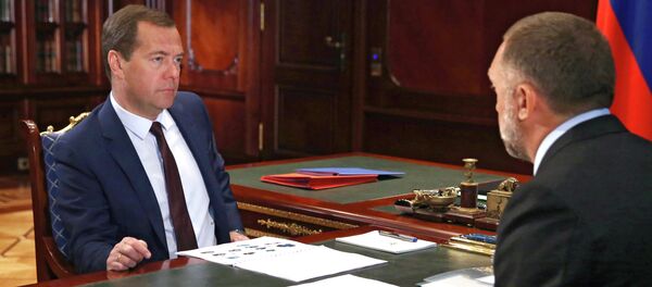 Primer ministro de Rusia, Dmitri Medvédev y Oleg Deripaska - Sputnik Mundo