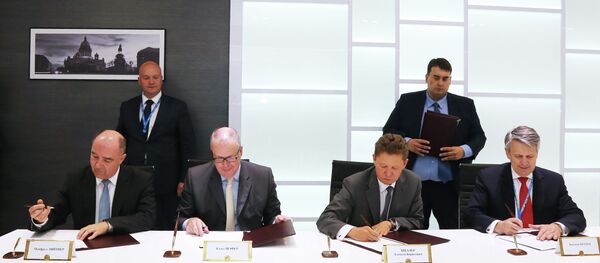 CEOs firman un memorando sobre construcción un gasoducto desde Rusia hasta Alemania a través del mar Báltico - Sputnik Mundo