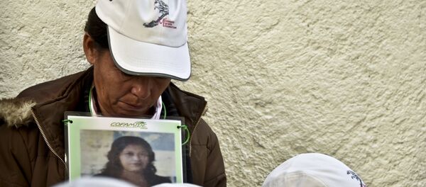 Los miembros de un grupo buscan los familiares de migrantes desaparecidos - Sputnik Mundo