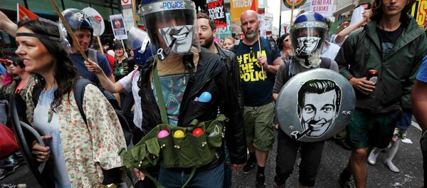 La protesta contra la política de austeridad del Gobierno de Reino Unido en Londres - Sputnik Mundo