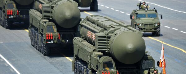 Sistemas de misiles balísticos intercontinentales RS-24 Yars durante el Desfile de la Victoria en la Plaza Roja - Sputnik Mundo
