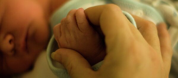 Madre y su niño - Sputnik Mundo