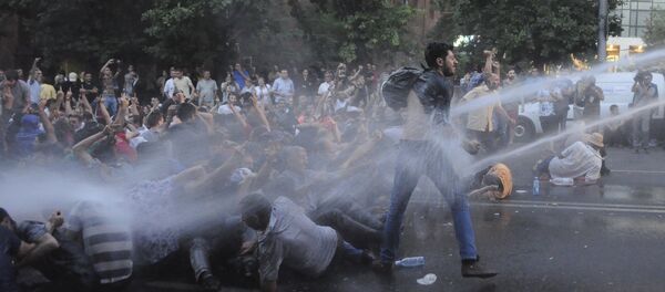 Protesta en Ereván no tiene nada que ver con revoluciones de colores - Sputnik Mundo